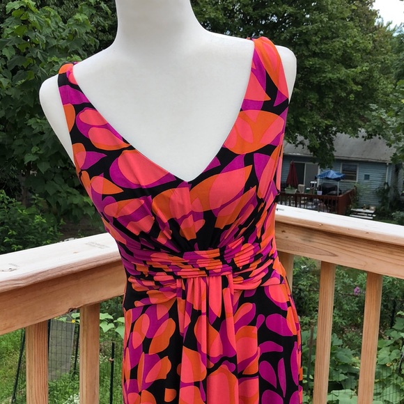 Maggy London Multicolor vneck dress - Picture 2 of 4